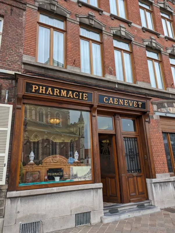 Visite de la Pharmacie Caenevet-Roye