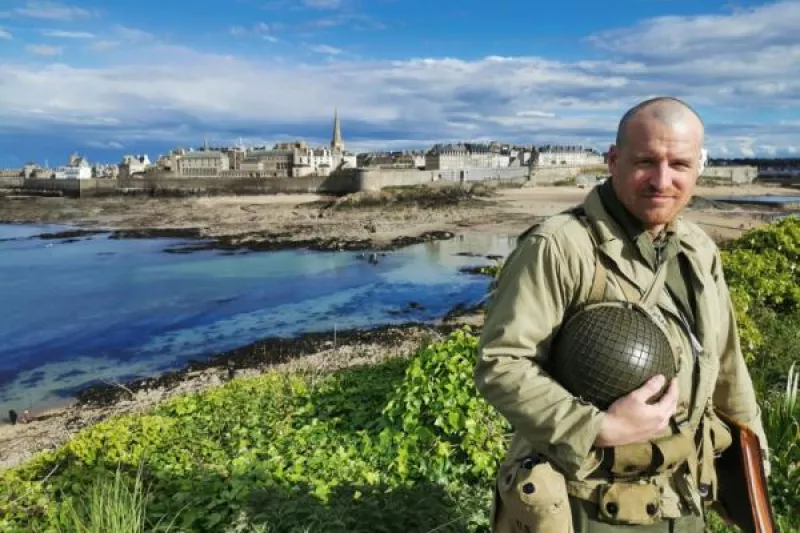 Saint-Malo 1944 : Sous les Cendres, la Liberté