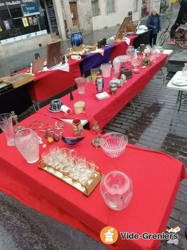 Brocante et Curiosités Place des Tilleuls