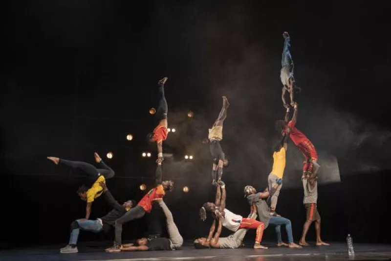 Arts du Cirque, Danse, Théâtre : Yé  (L’eau)-Circus Baobab