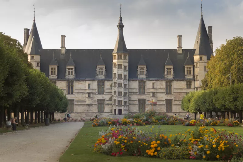 Visites Guidées du Palais Ducal de Nevers