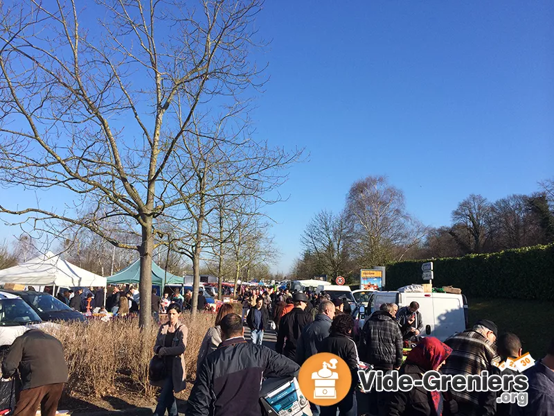 Grande Brocante Parking Décathlon Creil-St Maximin