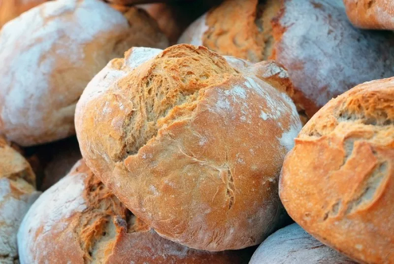 Vente de Pain Cuit au Feu de Bois