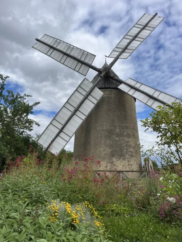 Venez Entrer dans L'histoire du Village et de la Fabrication de Farine au Moulin à Vent