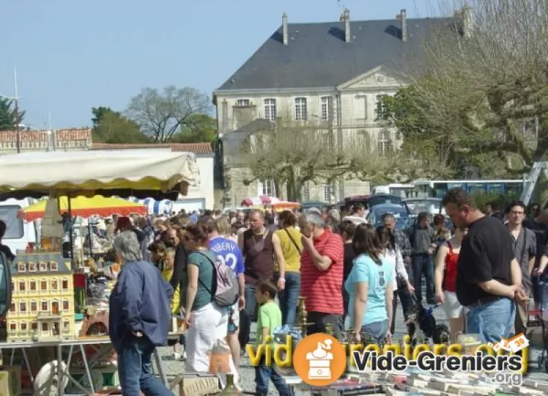 Vide Grenier Brocante Particuliers et Pros Pas de Vetements