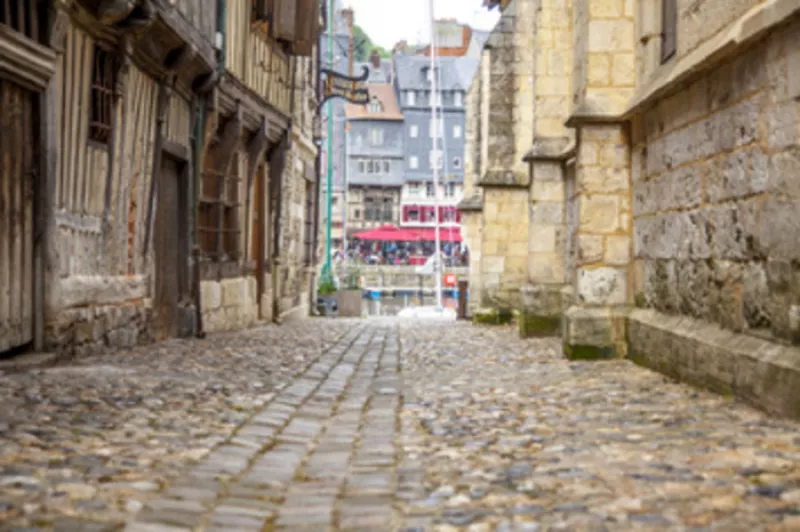 Levez les Yeux  Visite Guidée : en Mission à Honfleur 