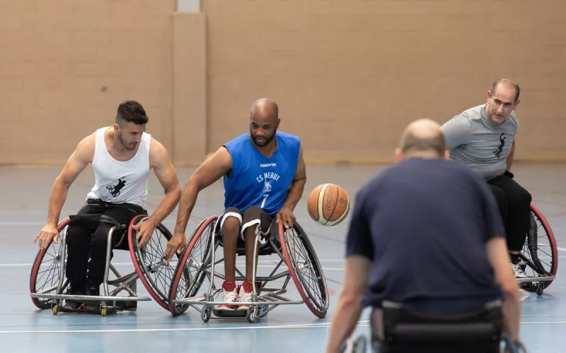 Initiation au Basketball en Fauteuil dans le 8E