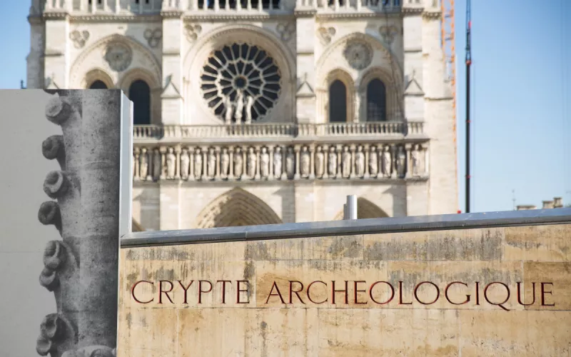 « Dans la Seine. Objets Trouvés de la Préhistoire à Nos Jours » à la Crypte Archéologique
