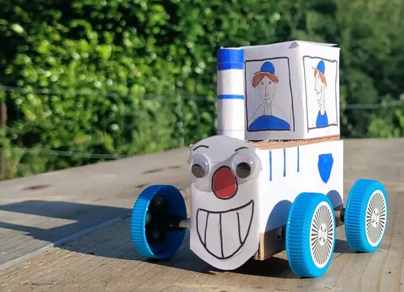 Atelier Fabrication d'une Maquette de Locomotive au Musée du Terroir