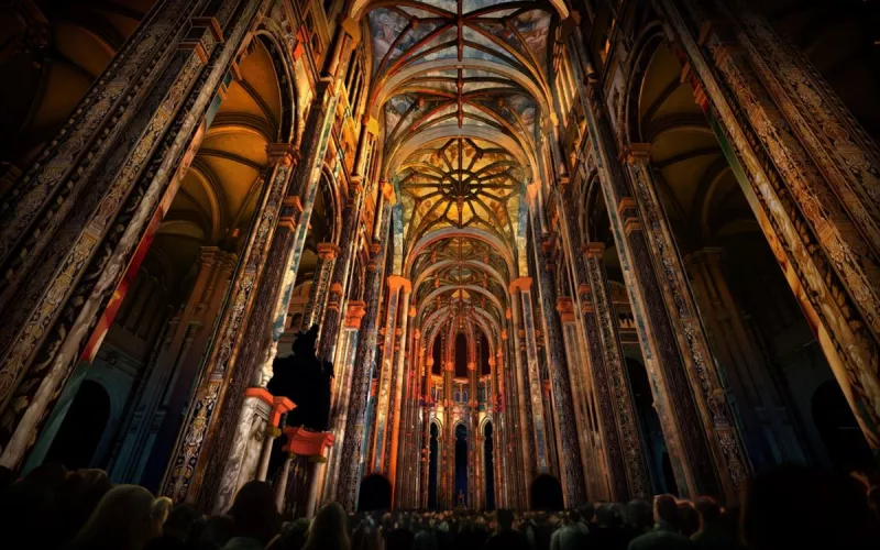 Luminiscence à l'Église Saint-Eustache  : Plongez dans la Légende de Ce Monument Sacré au Cœur des Halles de Paris