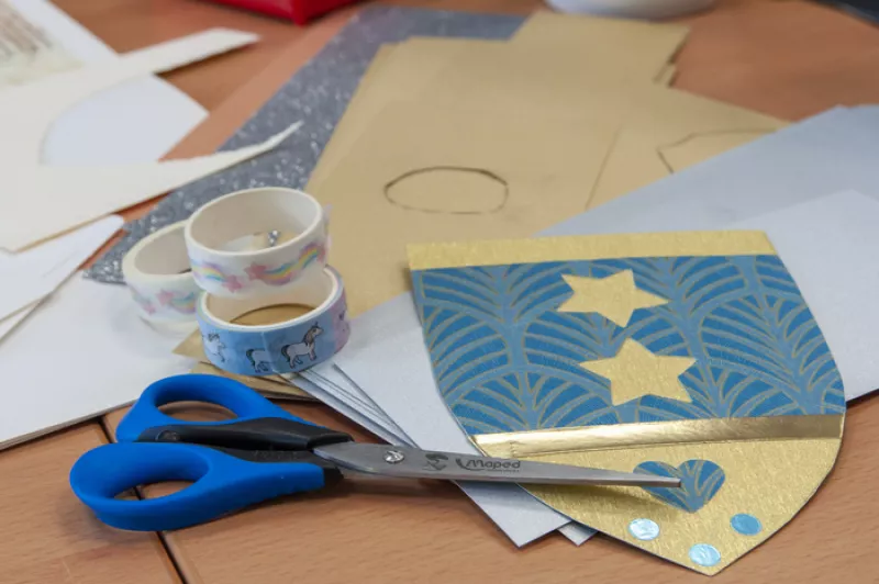 Damoiselles et Chevaliers (Atelier Créatif – Customisation de Blasons)