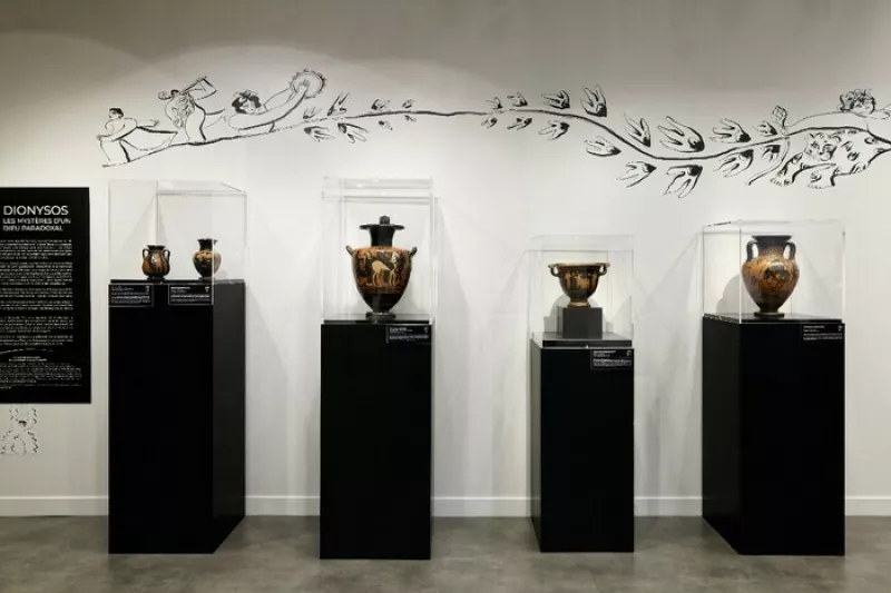 «So Greek  Lumière sur la Collection de Vases d'Antoine Vivenel»