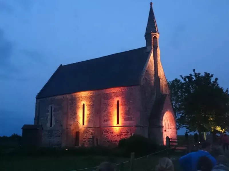 Pierres en Lumières dans la Chapelle de Banneville-sur-Ajon