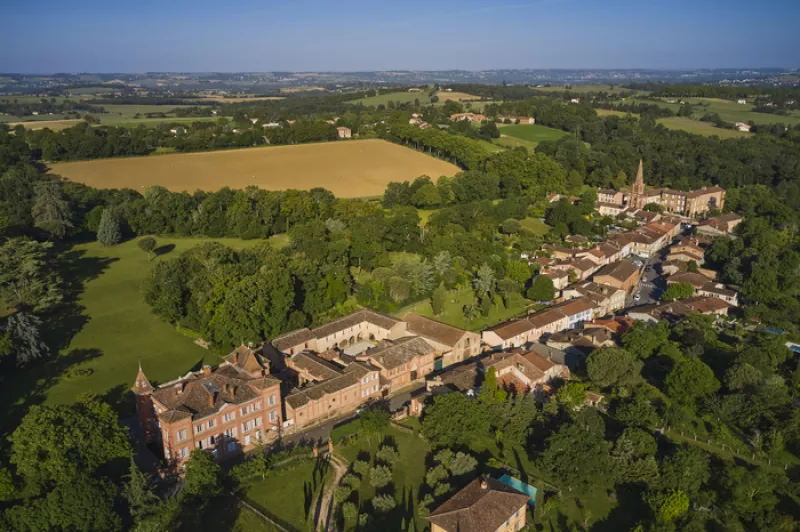 Un Village Riche de Son Histoire et de Ses Personnages