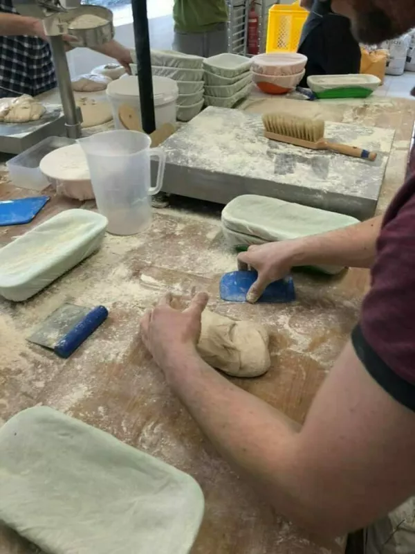 Cuisson de Pain au Four à Bois