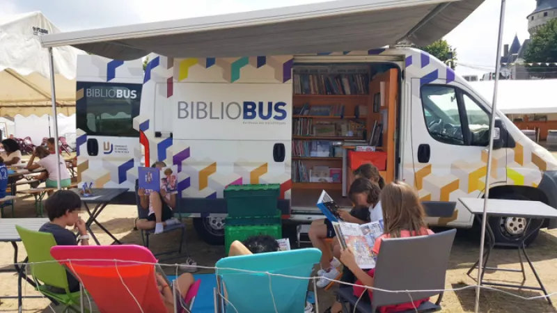 Le Bibliobus Aux Échelles Bleues